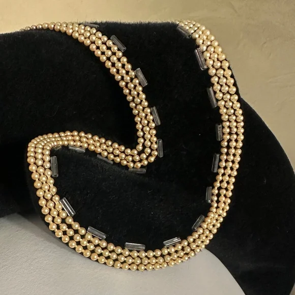 STYLISH 1940's BLACK FELT HAT WITH PEARL & BEAD TRIM